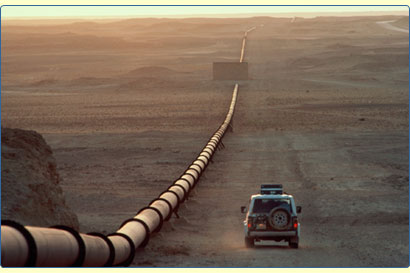 a car driving along the Saudi Arabian pipeline